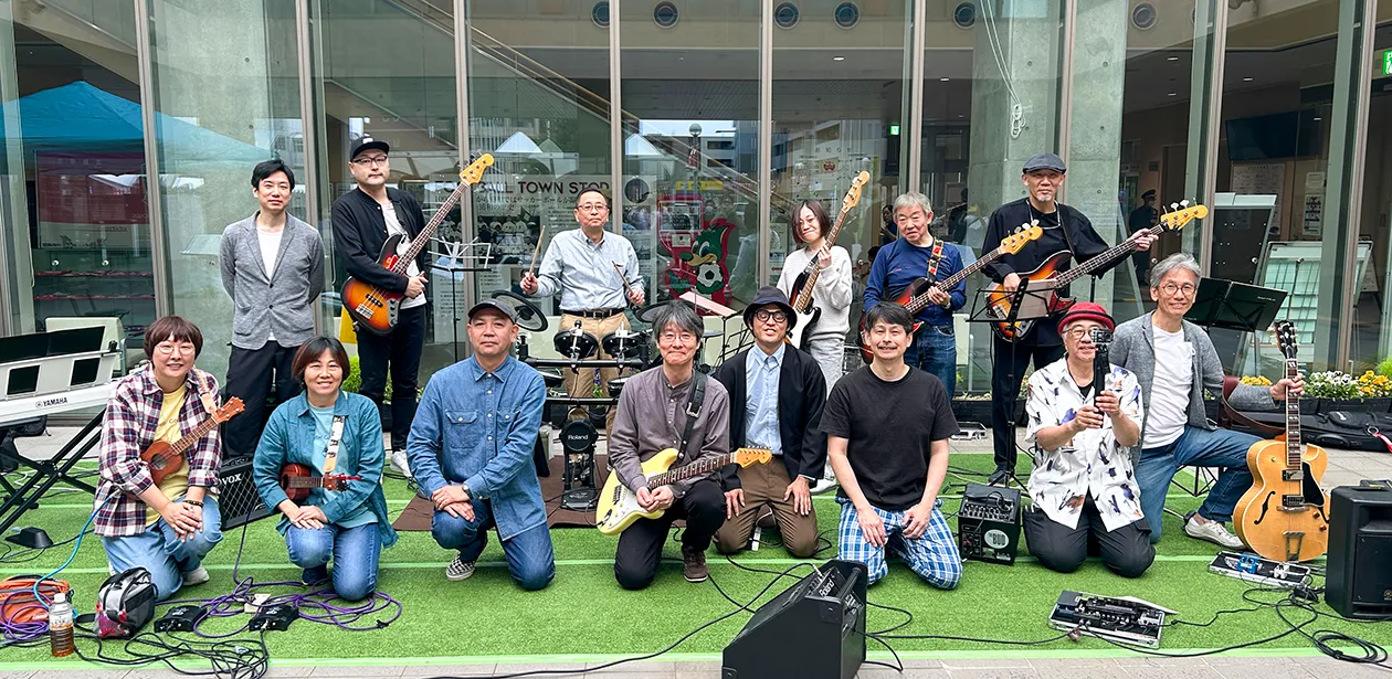 写真：美園軽音サークルライブ後の集合写真